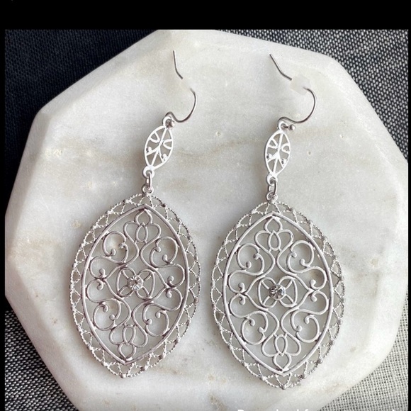 NWT Silver Earrings Cut Out Geometric Boho Jewelry Women’s Classic Dangle - Picture 1 of 3
